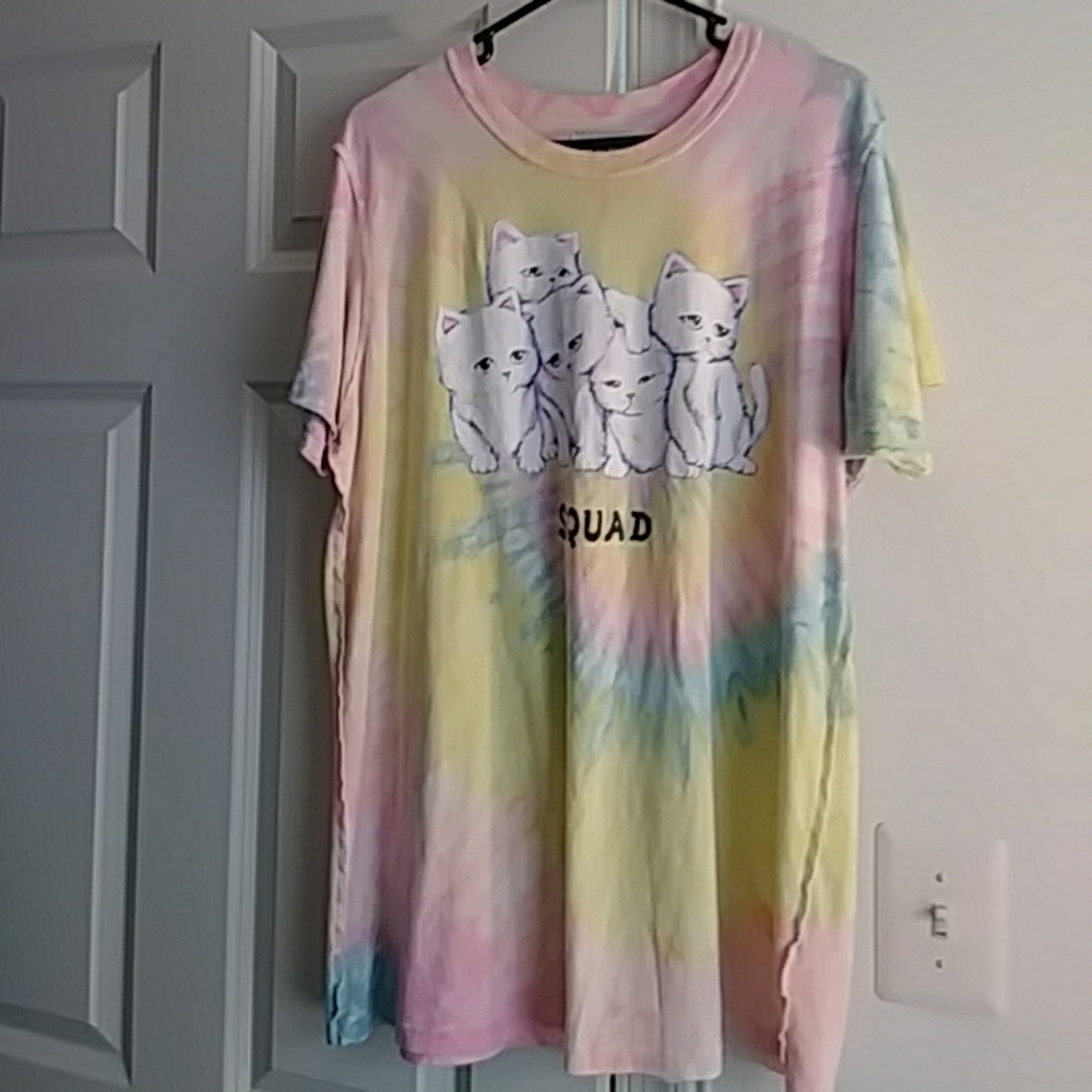 Unif squad kitty tee sz L EUC
